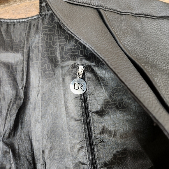 NWOT URBAN RENEWAL USHER BLACK FAUX LEATHER MESSENGER BAG 19" X 13" - Picture 5 of 10